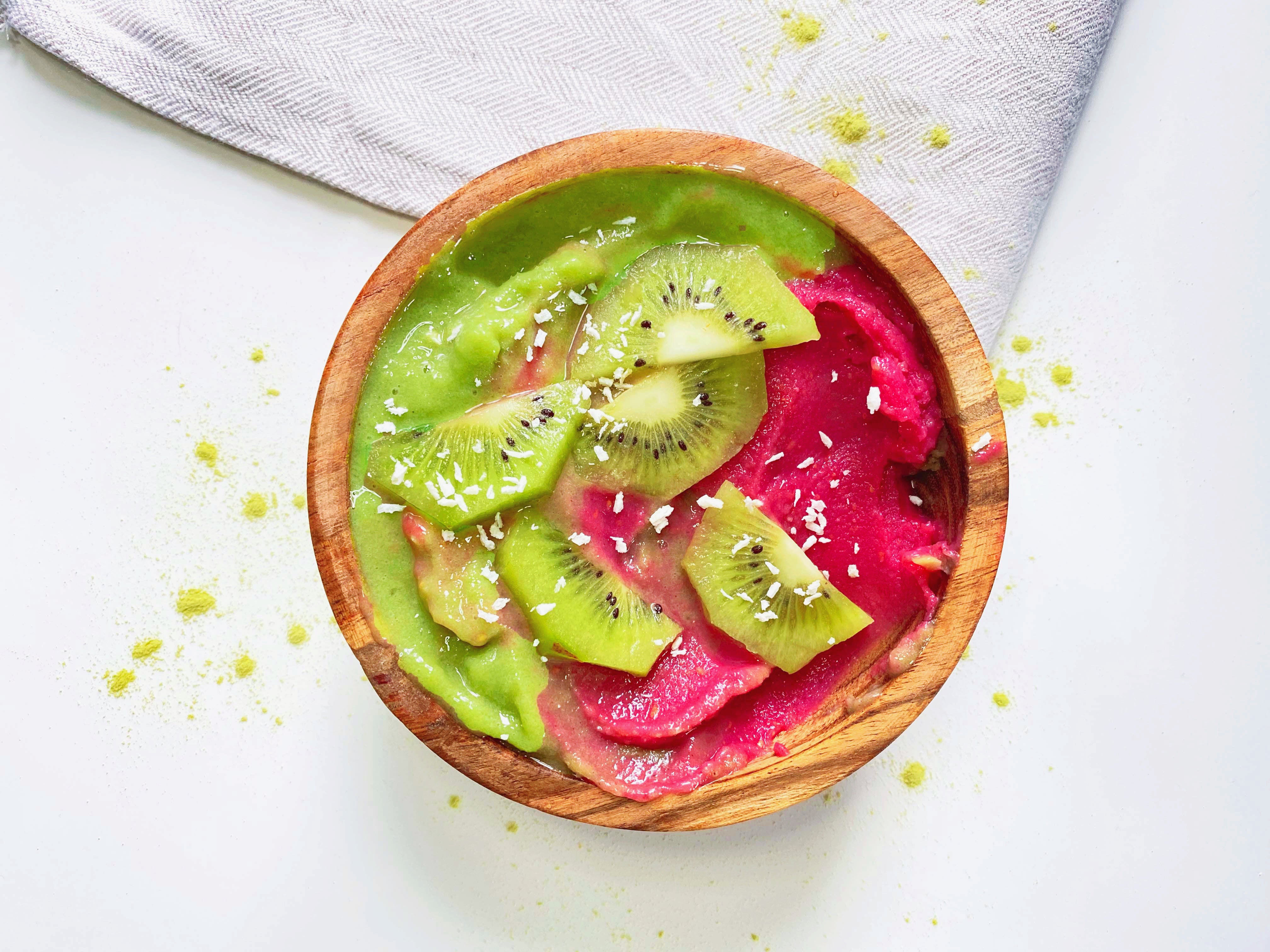 Matcha Raspberry Smoothie Bowl - Nuzest